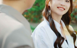 短剧《闪婚成宠首富大佬爱上我（82集全）》免费观看