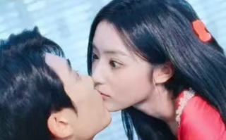 短剧《闪婚后大叔每天狂宠我（90集全）》免费观看