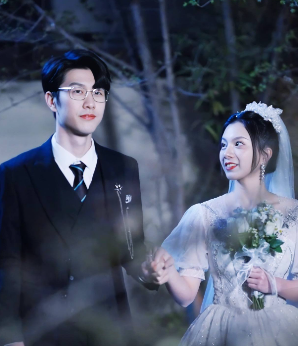 短剧《奔现后我被老板缠上了(80集全)》免费观看-第1张图片-力界网 短剧《奔现后我被老板缠上了(80集全)》免费观看-第1张图片-力界网